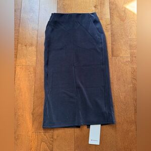 NWT - LULULEMON - Softstreme High-Rise Midi Skirt in black